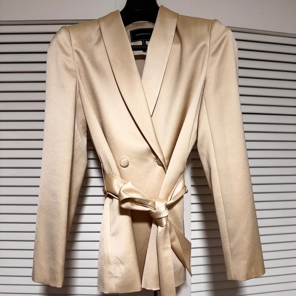 BCBGMAXAZRIA New Crème/Champagne Satin Belted Blazer Notch Lapel Single-Breasted